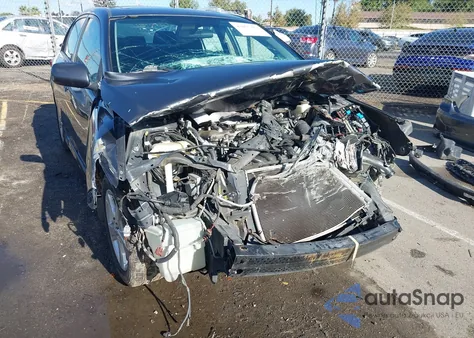 2011 Toyota Corolla S z USA, uszkodzony, nr VIN 2T1BU4EE4BC557365